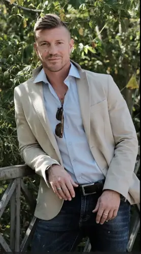 Accompagnatore gigolo Julian