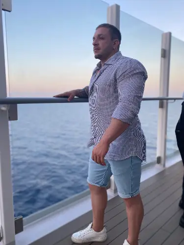 Accompagnatore gigolo Leonida