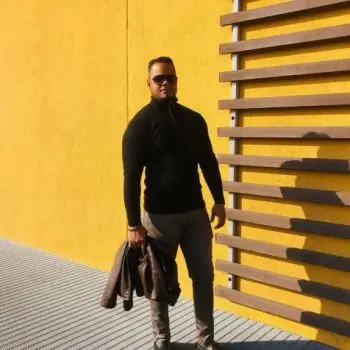 Accompagnatore gigolo Moreno21