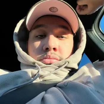 Accompagnatore gigolo Riccardo E.