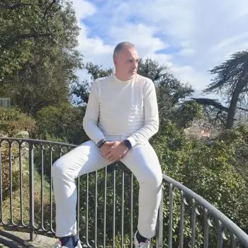 Accompagnatore gigolo Toni