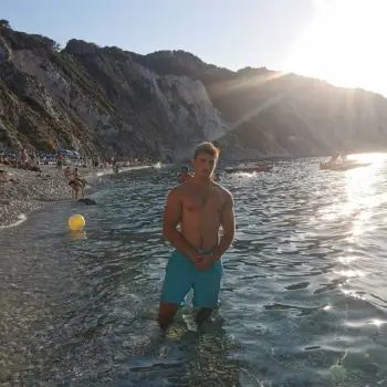 Accompagnatore gigolo Enzo Leroi