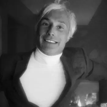 Accompagnatore gigolo Luckyno